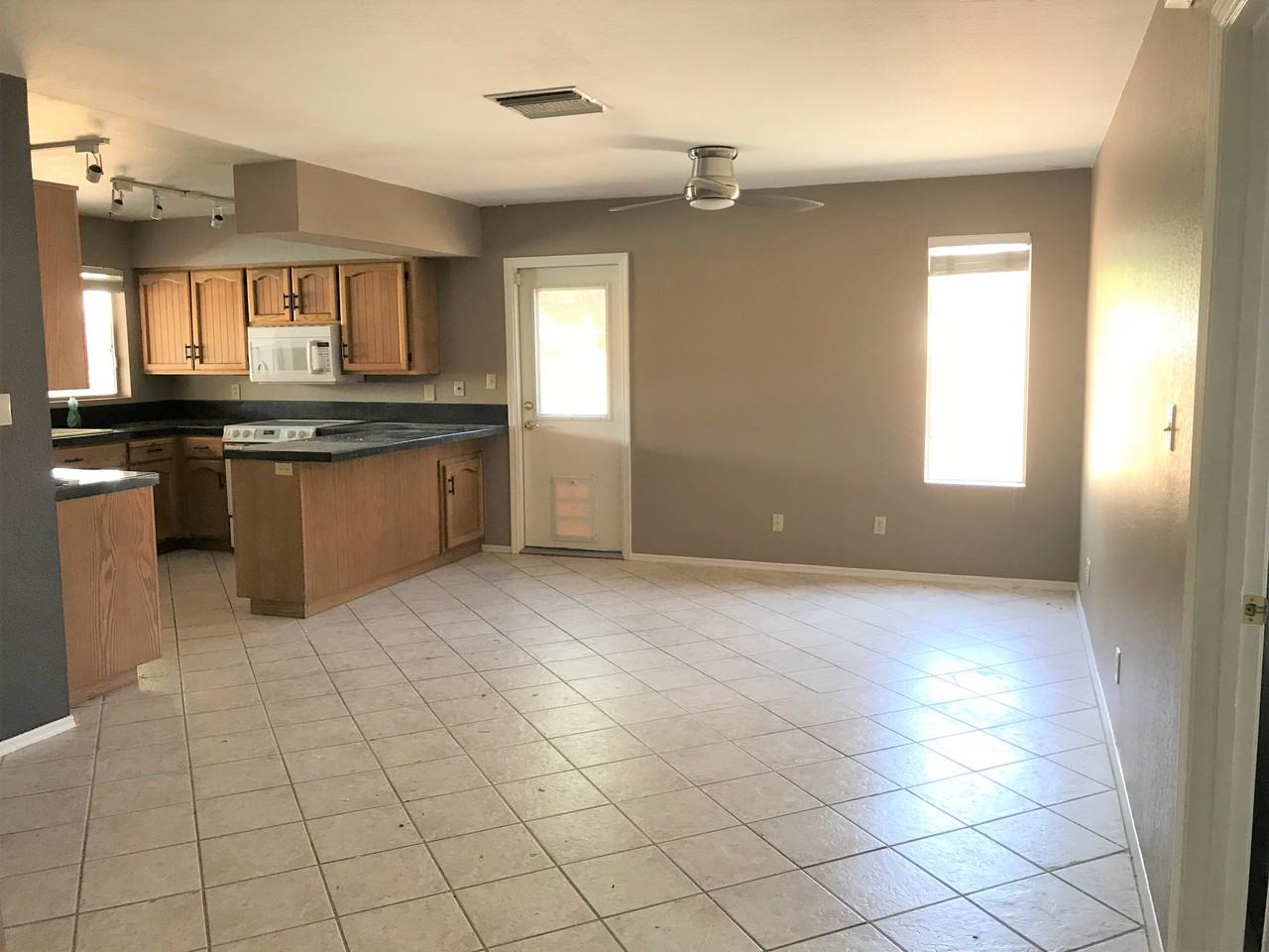 7327 S Willow Dr - Photo 2 of 9