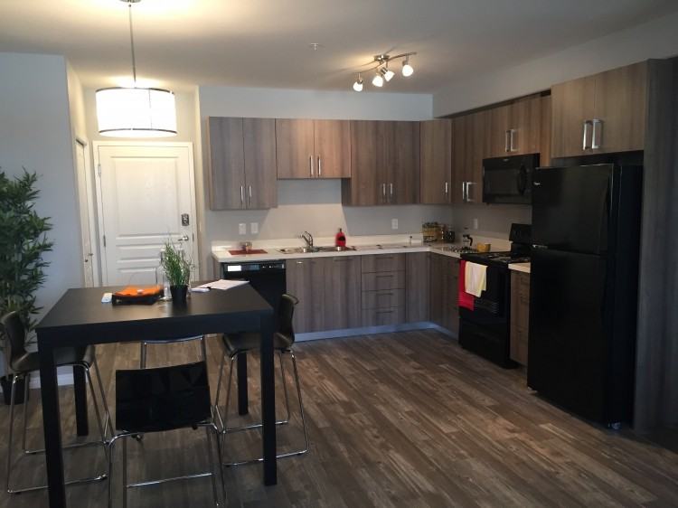 335 Veltkamp Crescent - Photo 2 of 7