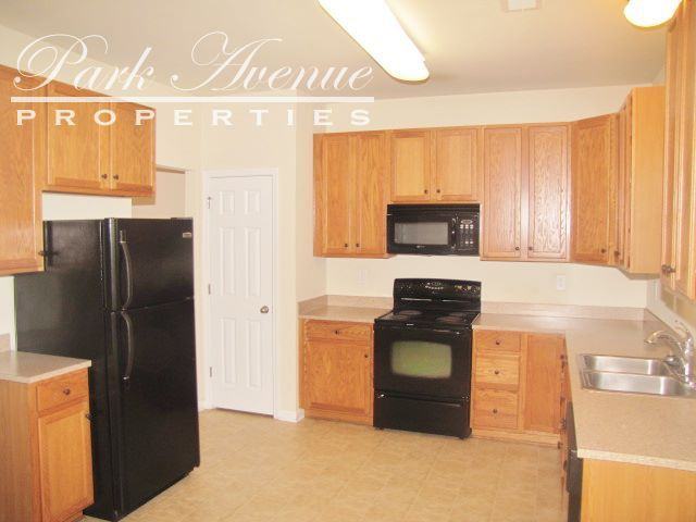 7227 Tanners Creek Dr - Photo 3 of 13