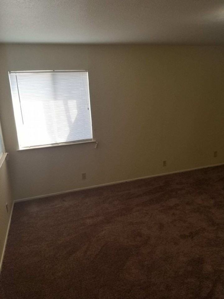 8021 B St - Photo 2 of 7