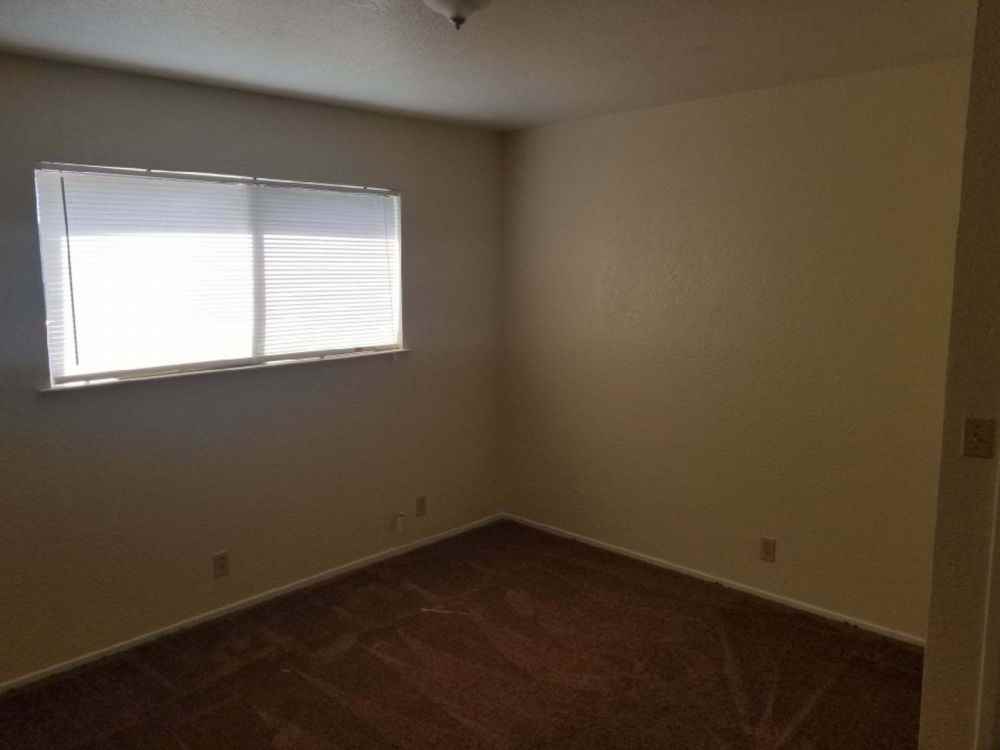 8021 B St - Photo 3 of 7