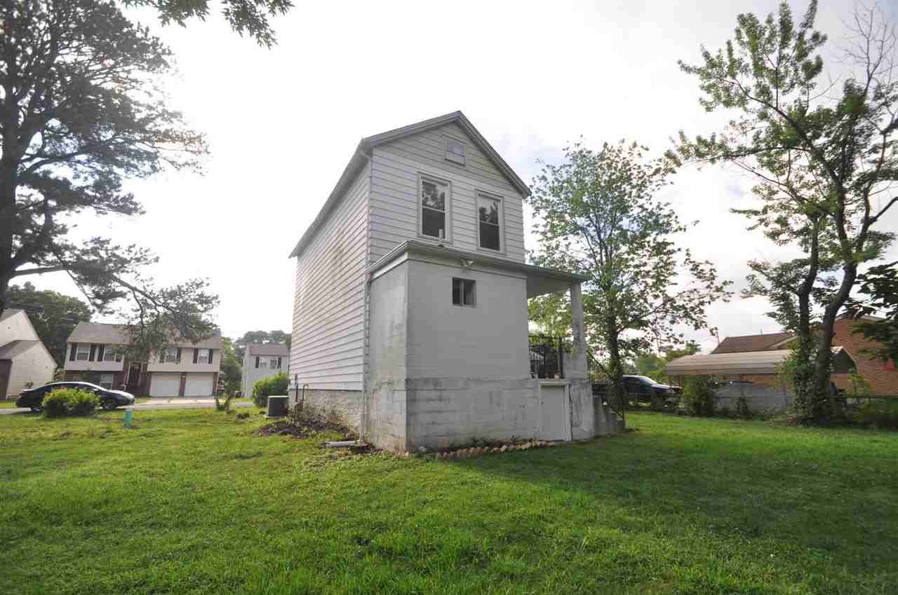 11143 Oak St - Photo 2 of 12