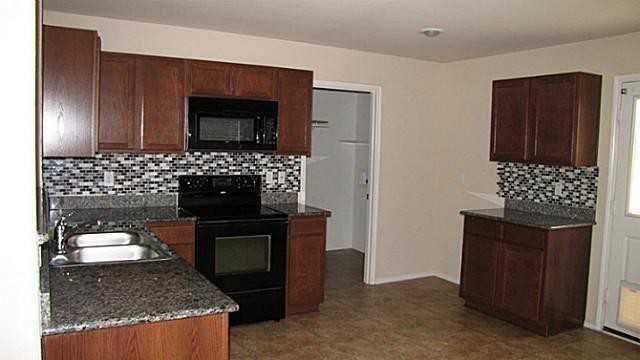 2433 Loreto Dr - Photo 3 of 5