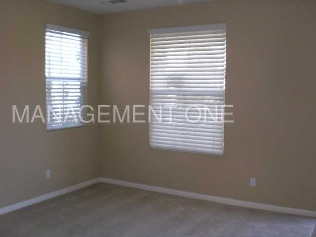 25534 Hyacinth St - Photo 3 of 16