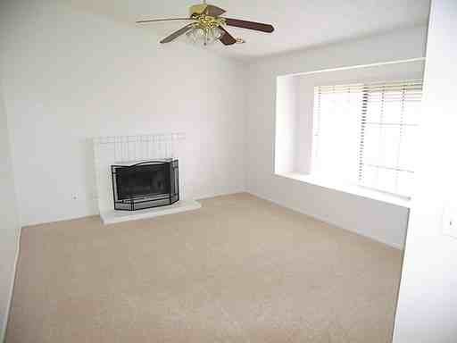 25274 Woodcreek Ct - Photo 2 of 5