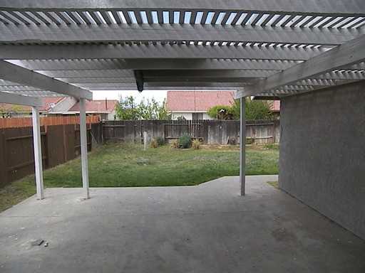 25274 Woodcreek Ct - Photo 3 of 5