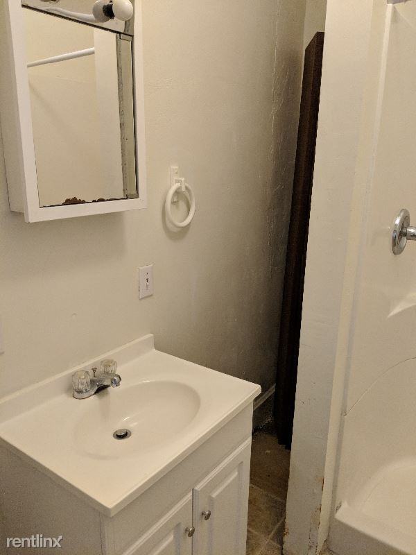 469 N Jefferson St - Photo 2 of 7