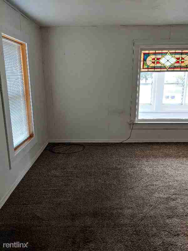 469 N Jefferson St - Photo 3 of 7