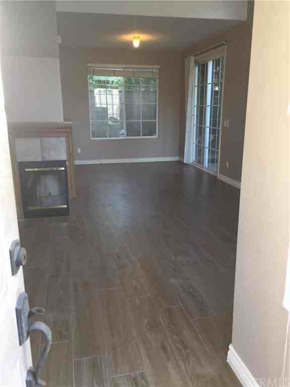 415 Middlebury Ct - Photo 2 of 9