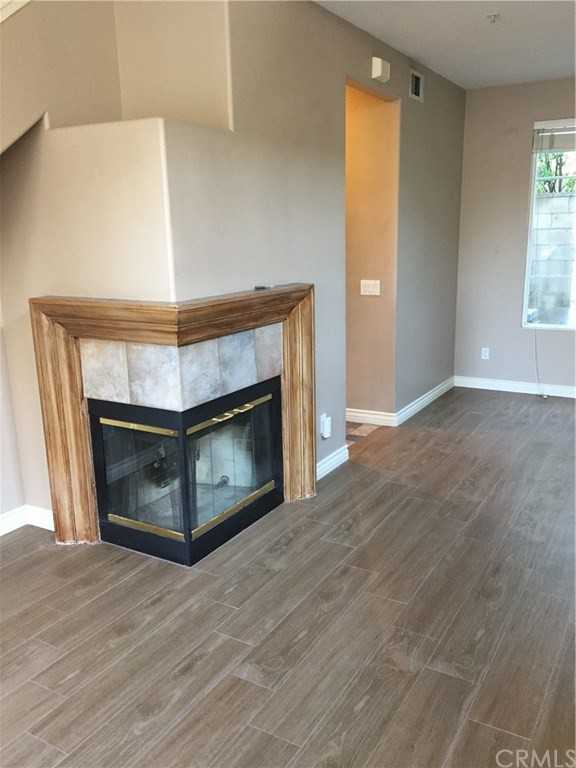 415 Middlebury Ct - Photo 3 of 9