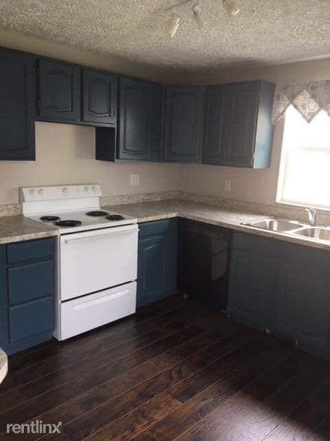 415 Lakeview St - Photo 3 of 9