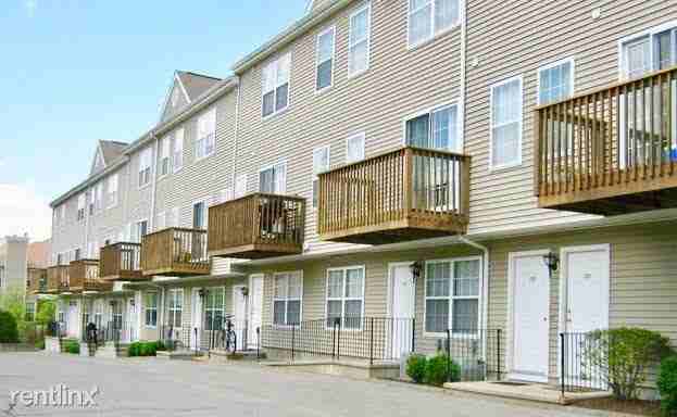 112 Strawberry Hill Ave - Photo 2 of 21