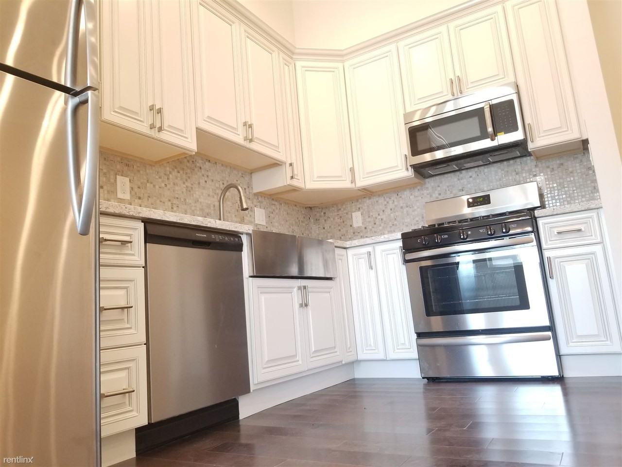 1220 S Harvard Blvd - Photo 3 of 9