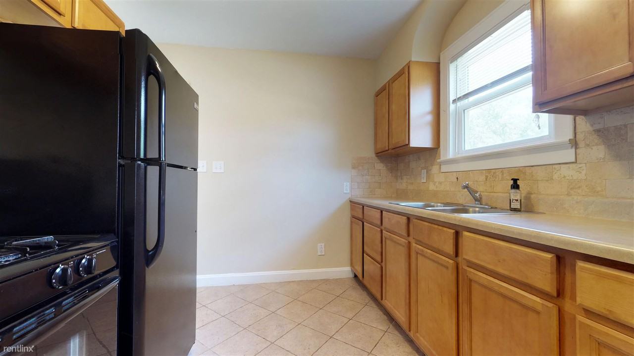 2114 E Walnut St - Photo 3 of 28