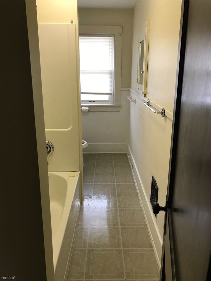 824 Market St - Photo 3 of 8