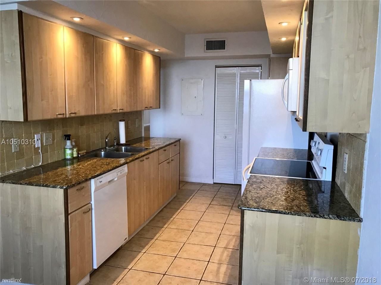 12000 N Bayshore Dr - Photo 3 of 13