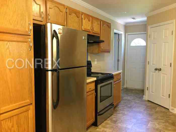 1648 Thompson Dr - Photo 3 of 13