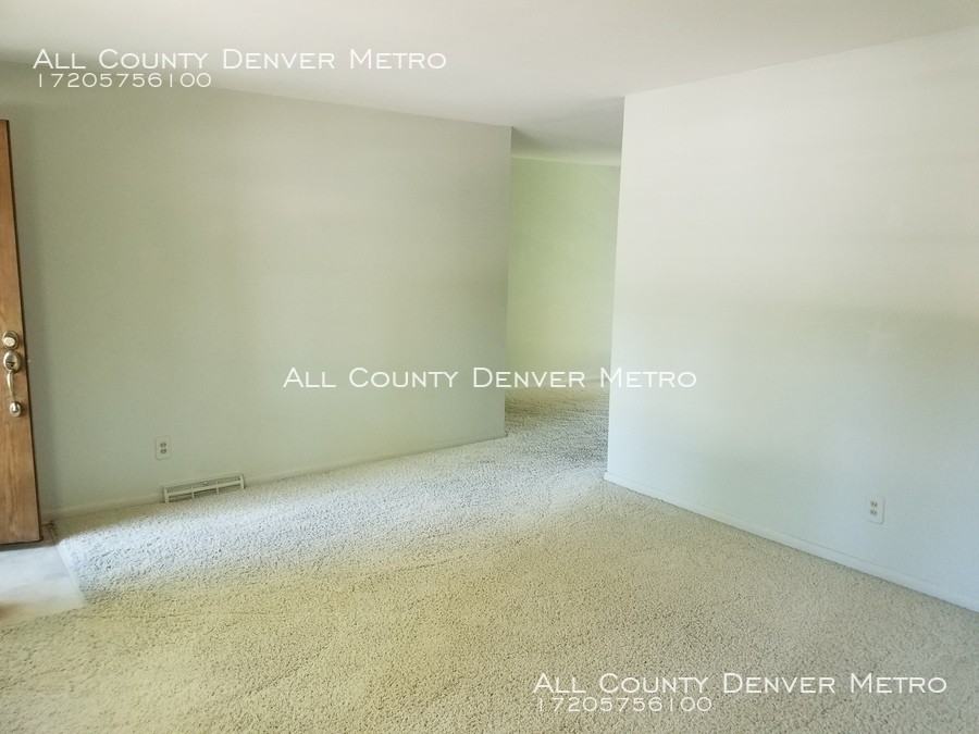 6106 Queen St - Photo 3 of 22