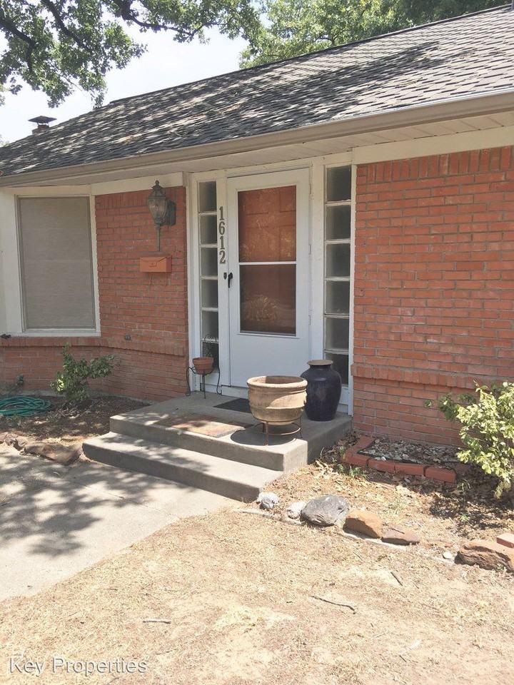 1612 Robinwood Dr - Photo 2 of 23