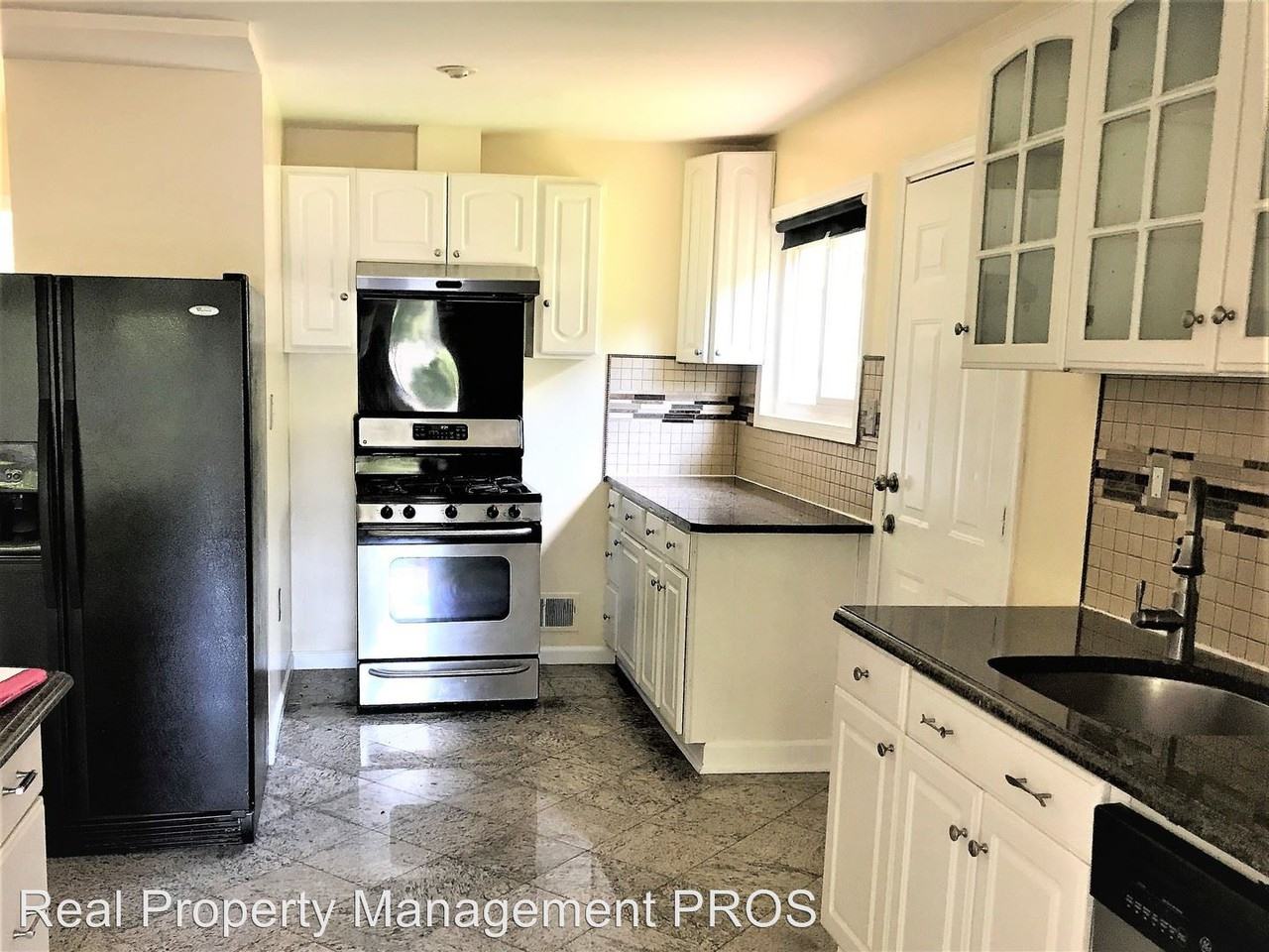 7724 Harwood Pl - Photo 3 of 12