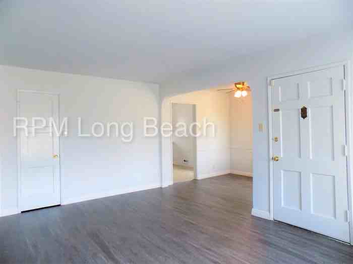 2108 Clark Ave - Photo 3 of 24