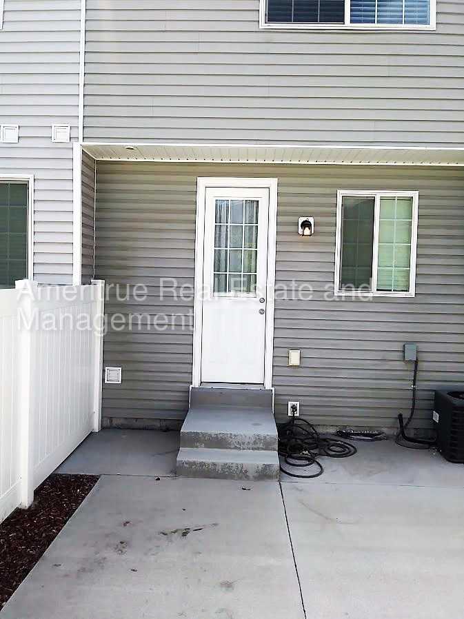 296 200 N - Photo 2 of 17