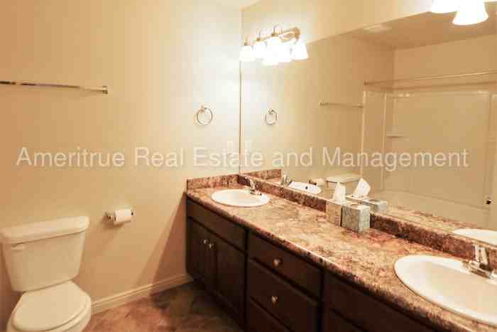 296 200 N - Photo 3 of 17