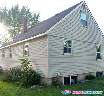 1104 University Dr S - Photo 2 of 15