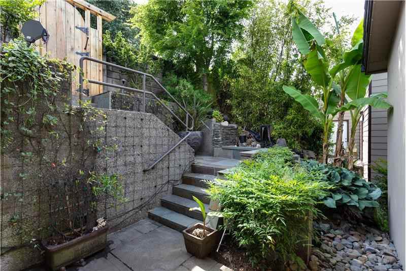 9856 Rainier Ave S - Photo 3 of 23