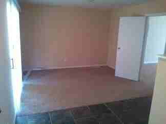 815 N Hill Ln - Photo 3 of 10