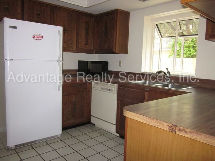 14715 Tall Tree Dr - Photo 3 of 20