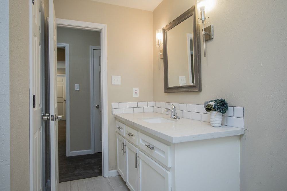 1124 14th Ave N - Photo 3 of 10