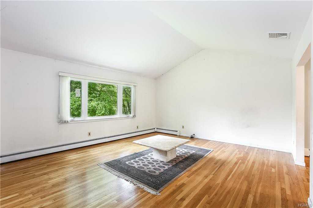 1290 Oak Knoll Dr - Photo 3 of 33