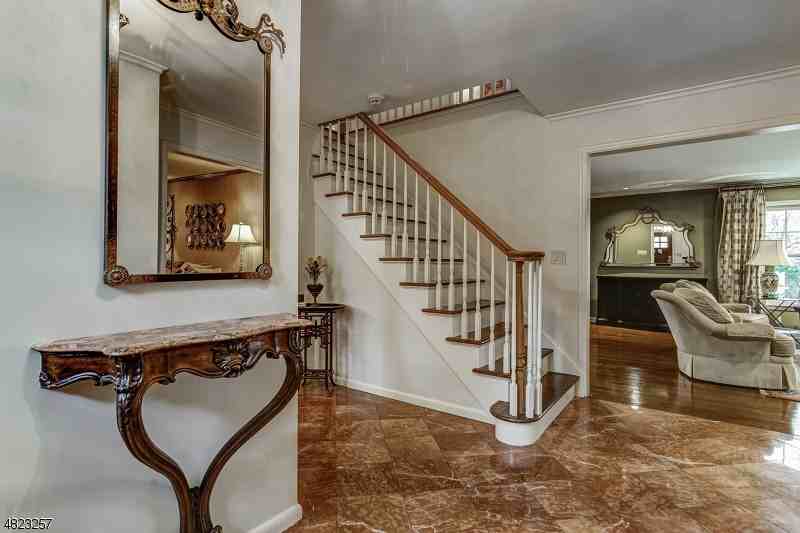 95 Falmouth St - Photo 3 of 23