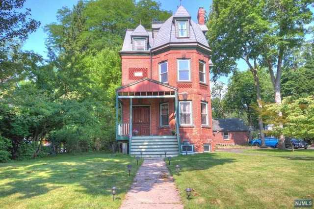 206 Park St - Photo 2 of 25