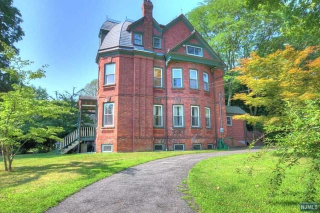 206 Park St - Photo 3 of 25