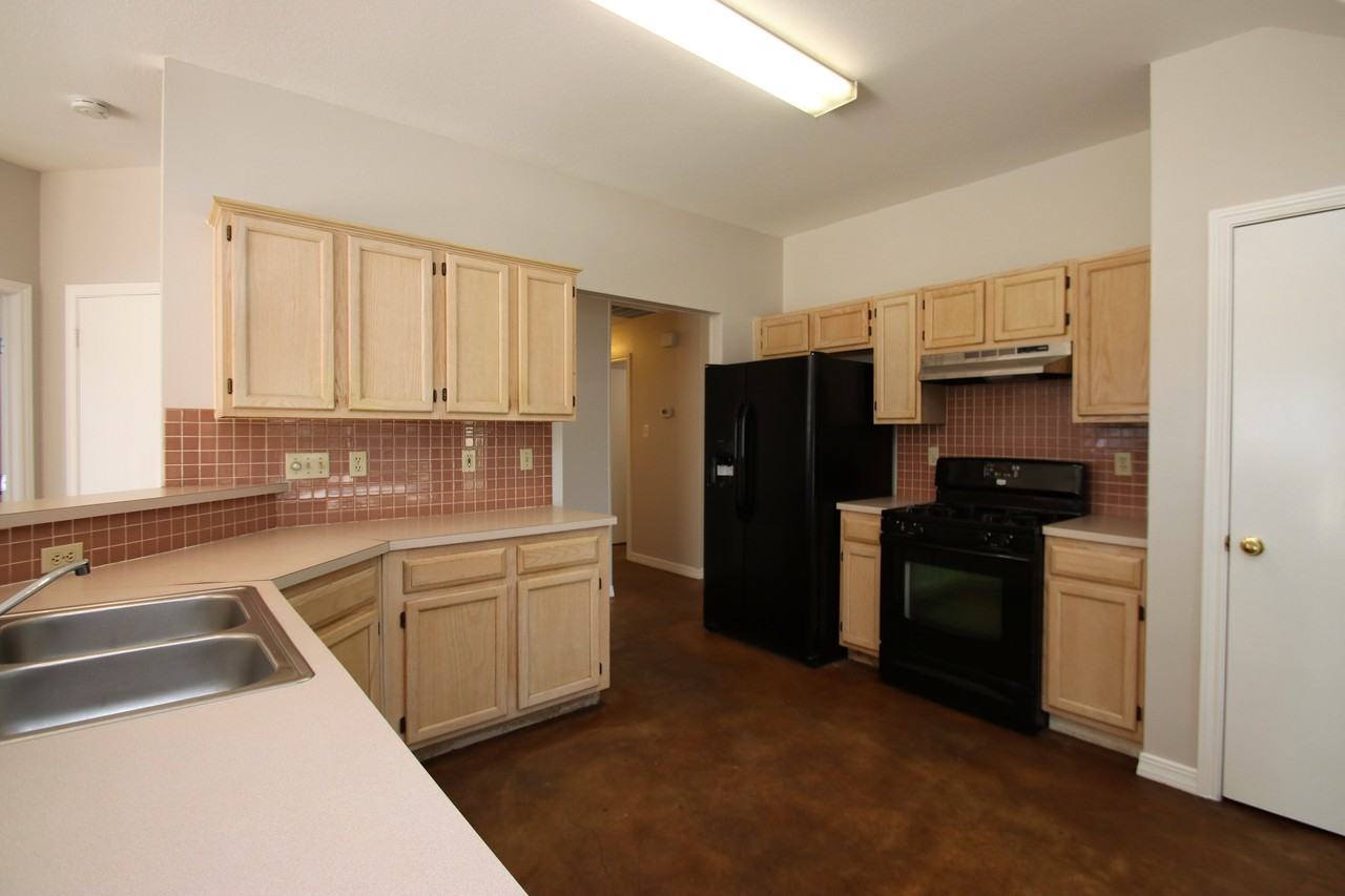12400 Captain Hopkins Cove - Photo 3 of 25