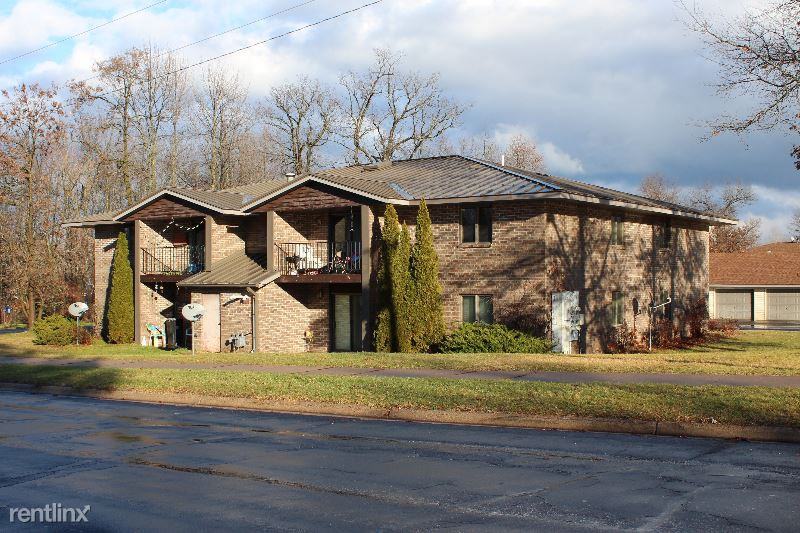 300 W Iola St - Photo 3 of 3