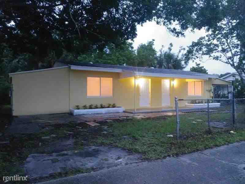 2424 Nokomis Ave - Photo 3 of 5