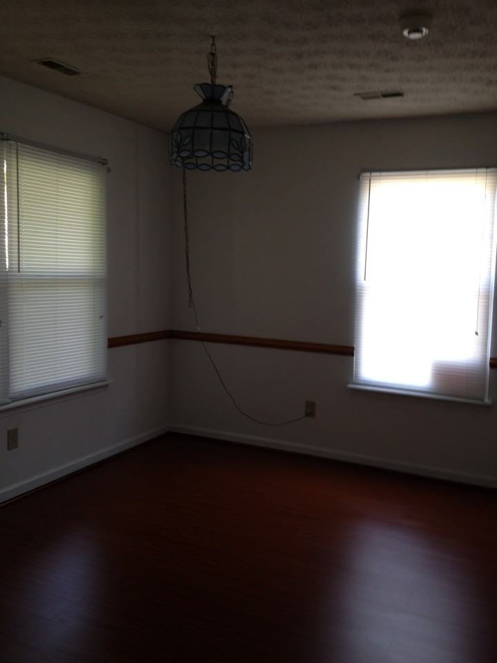 4100 Victoria Blvd - Photo 2 of 8