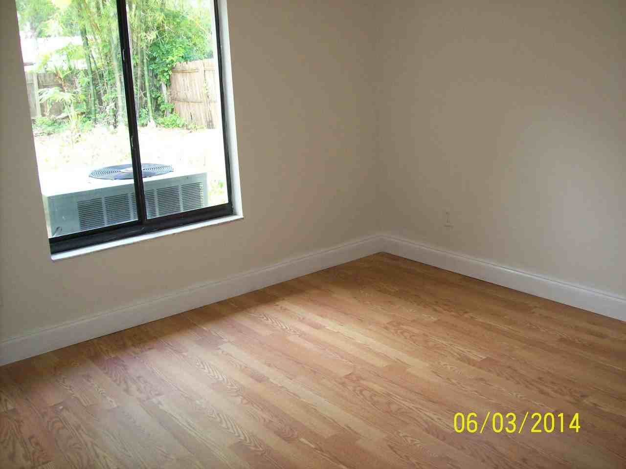 1311 Dexter Dr W - Photo 2 of 10