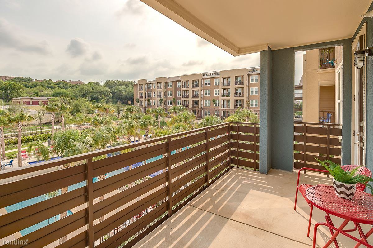 11703 Huebner Rd - Photo 2 of 5