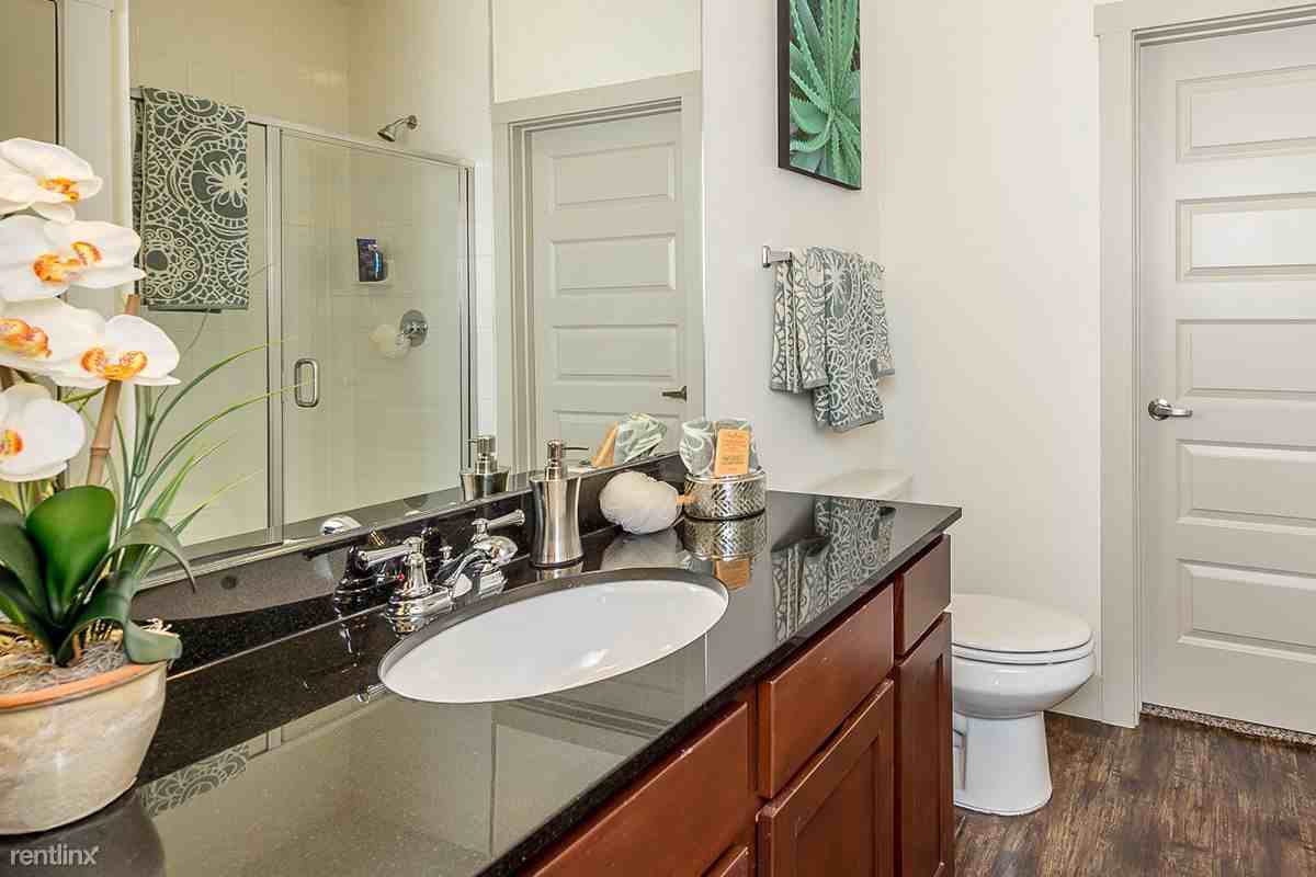 11703 Huebner Rd - Photo 3 of 5