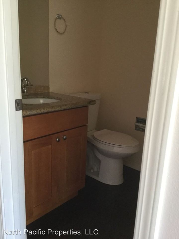 3929 NE 5th Pl - Photo 3 of 14