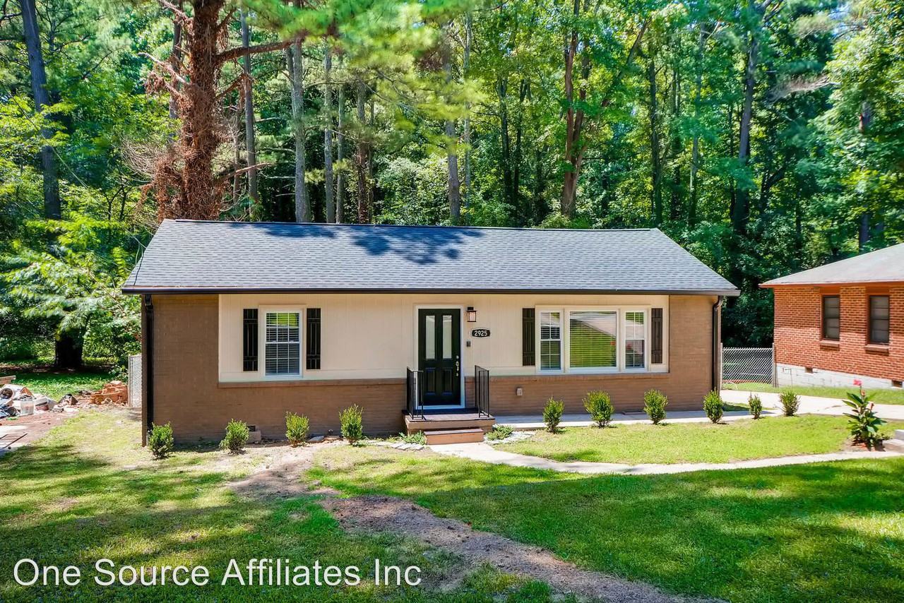 2925 Diana Dr SW - Photo 2 of 11