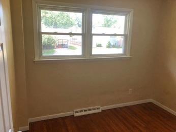 922 Bentley Rd - Photo 2 of 14