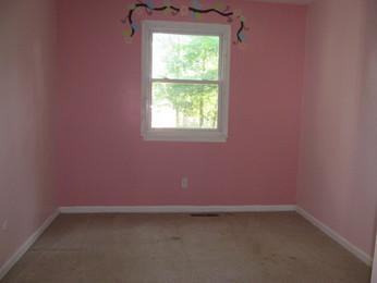 208 Delwyn Ln - Photo 3 of 13