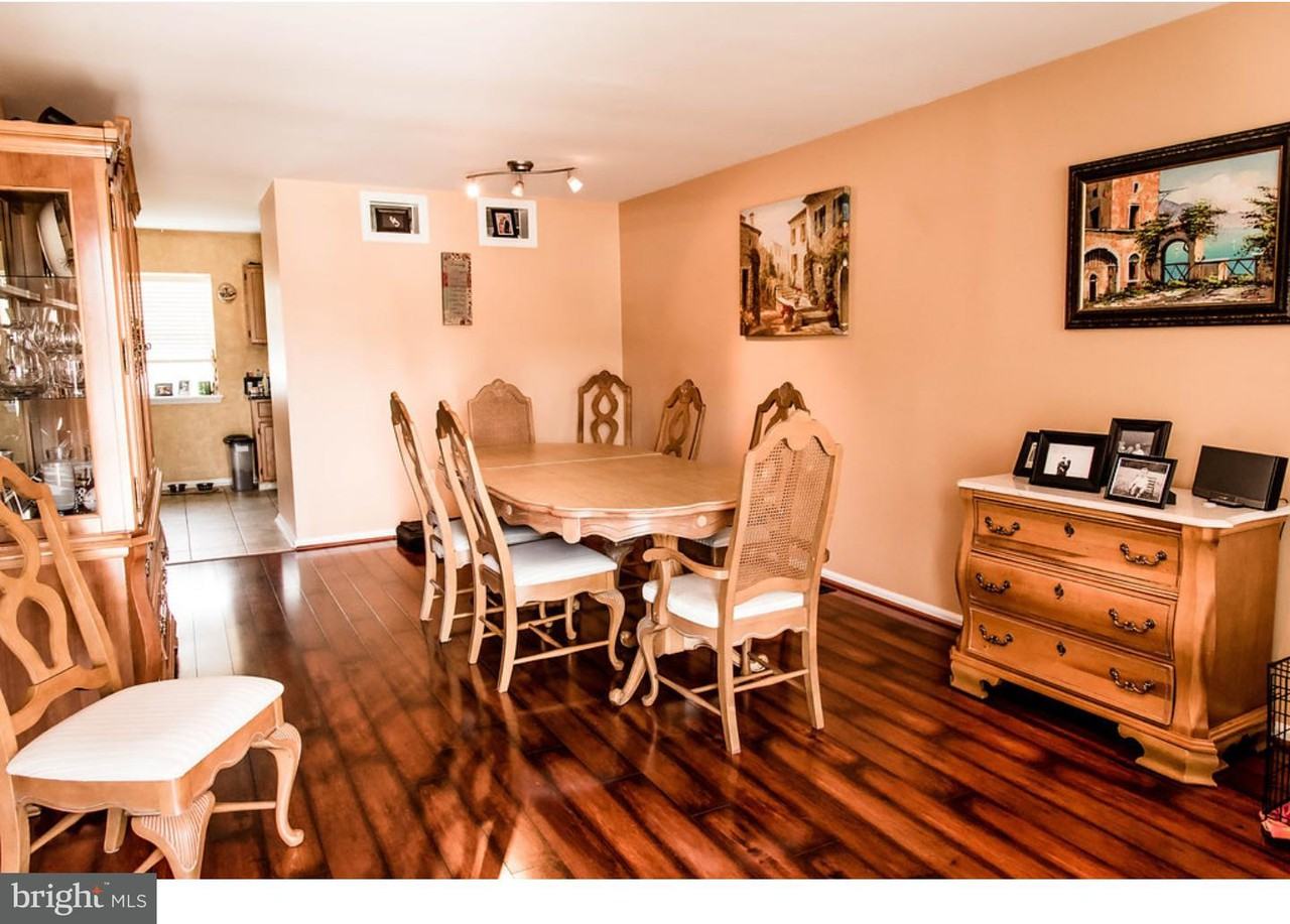 1011 Hillsboro Ct - Photo 3 of 13