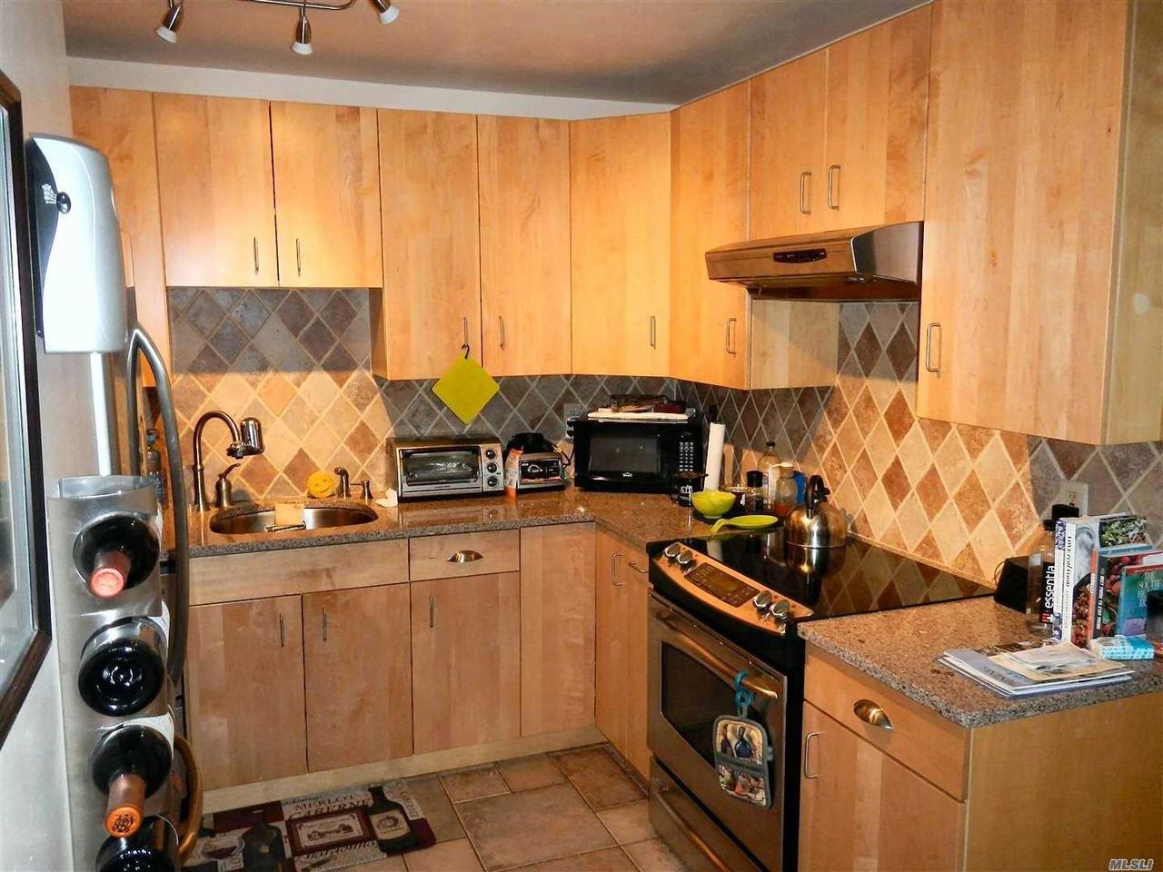 34 Greenmeadow Dr - Photo 2 of 19