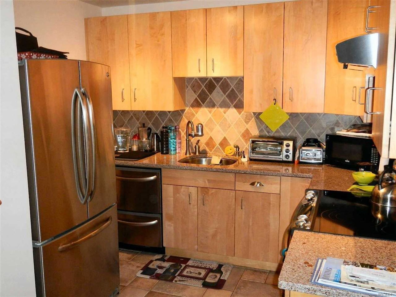 34 Greenmeadow Dr - Photo 3 of 19